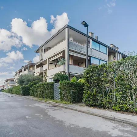 Joelle By Interhome Lejlighed Torre del Lago Puccini